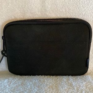 Herschel black padded tablet bag